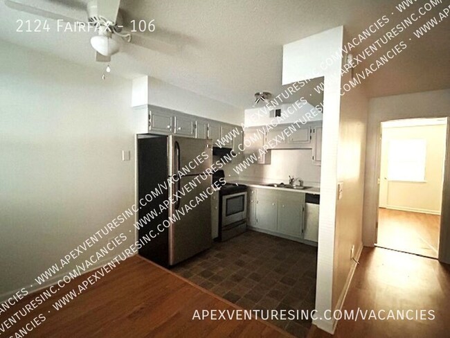 Building Photo - Nice 1 Bedroom, 1 Bath, one-level condo cl...