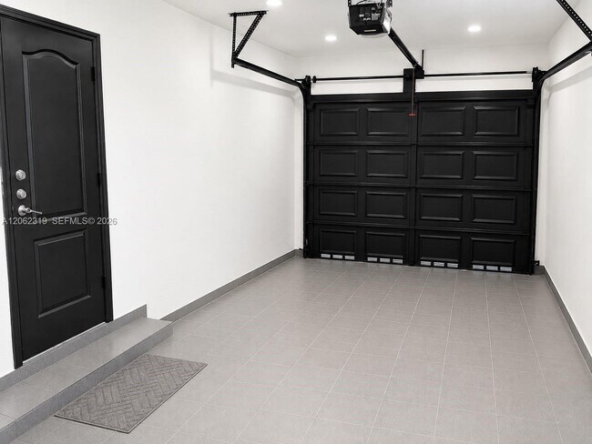 Building Photo - 4611 SW 82nd Ct