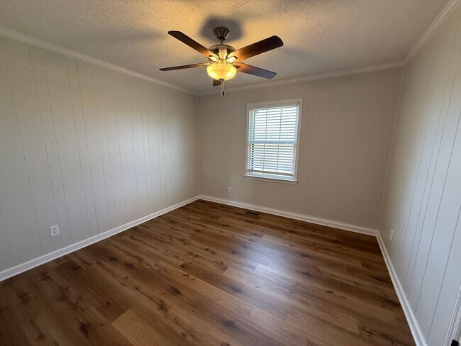 Building Photo - Charming Rural Home on 2+ Acres in Jackson...