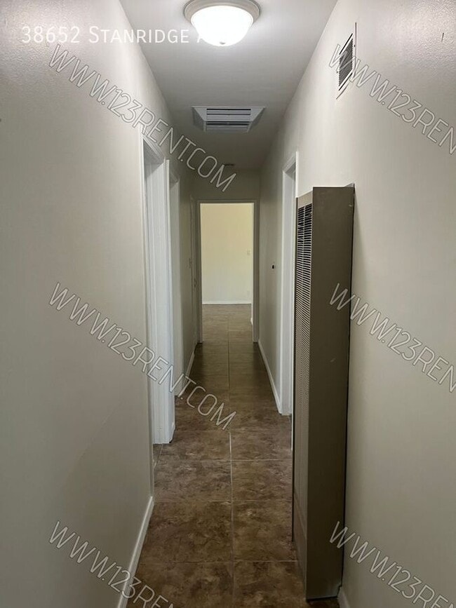Building Photo - 38652 Stanridge Ave