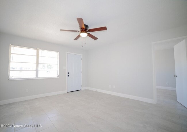 Building Photo - 230 W Towne Pl