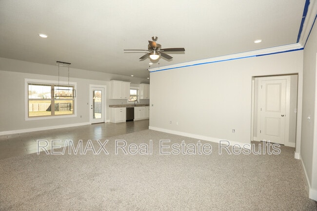 Building Photo - 2101 E Endura Pk Dr