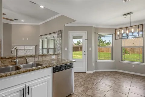 Building Photo - 204 Southern Creek Cir
