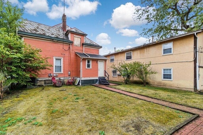 Building Photo - 2027 N 4th St