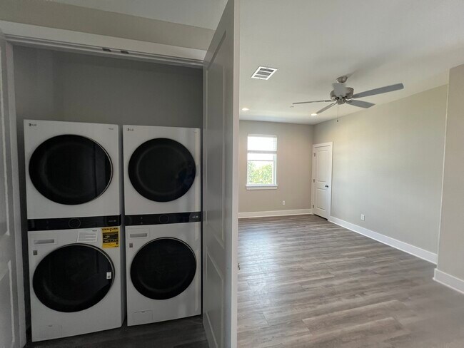 Building Photo - 202 Park Pl