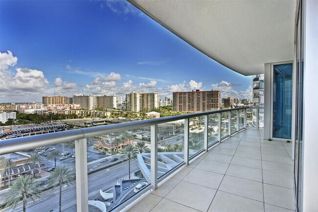 Building Photo - 17001 Collins Ave
