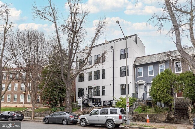 Building Photo - 1421 Spring Rd NW