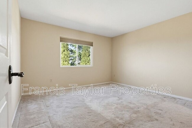 Building Photo - 29059 Meadow Glen Way W