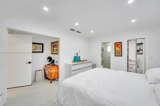 Building Photo - 8501 SW 142nd St