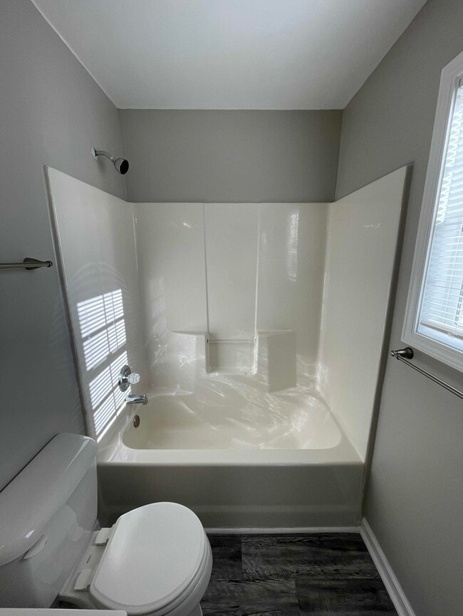 Building Photo - 320 Donna Dr