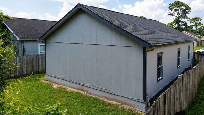 Building Photo - 11926 Greensbrook Forest Dr
