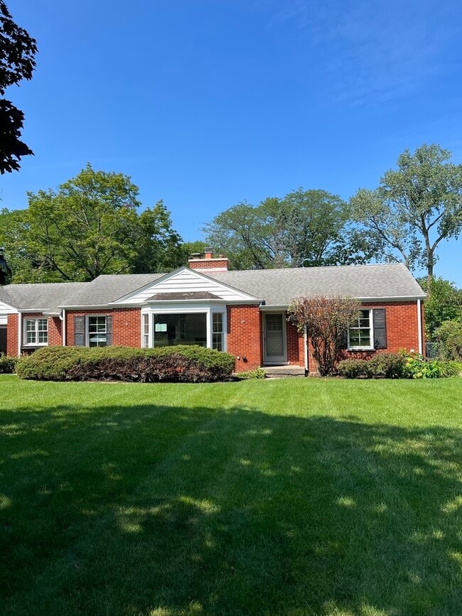 Primary Photo - 580 N Happ Rd