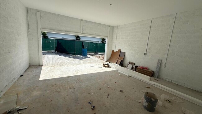 Building Photo - 10910 SW Pioneer Pkwy