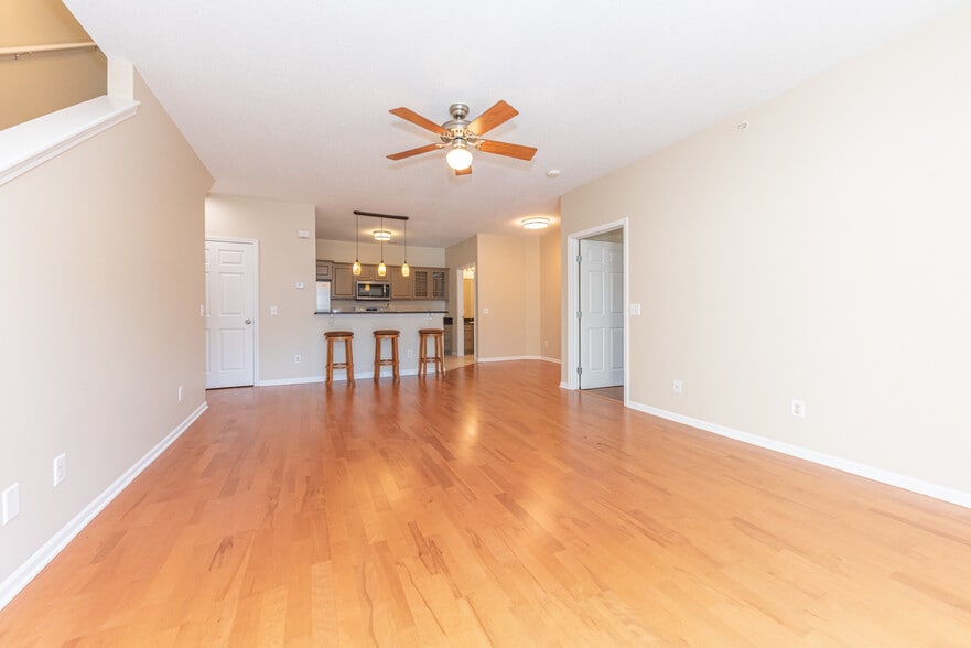 Building Photo - 301 Scio Village Ct