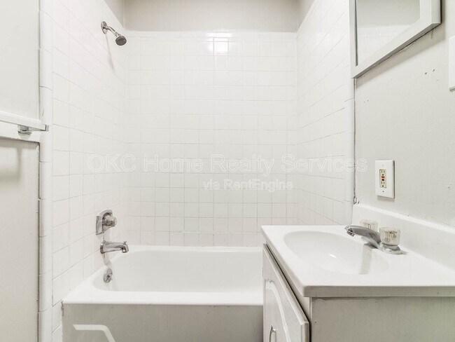 Building Photo - 1740 NW 11th St