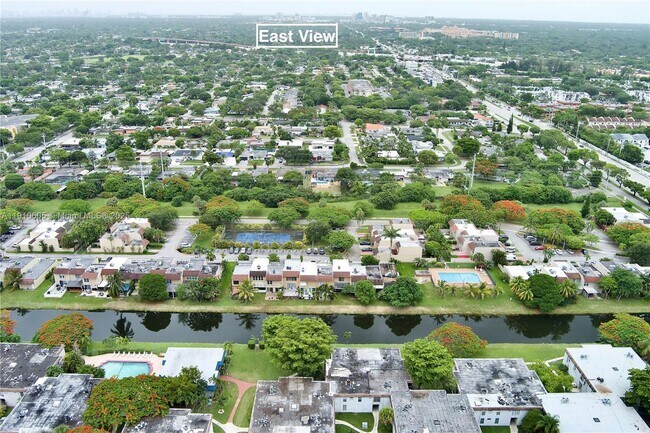 Building Photo - 10353 N Kendall Dr