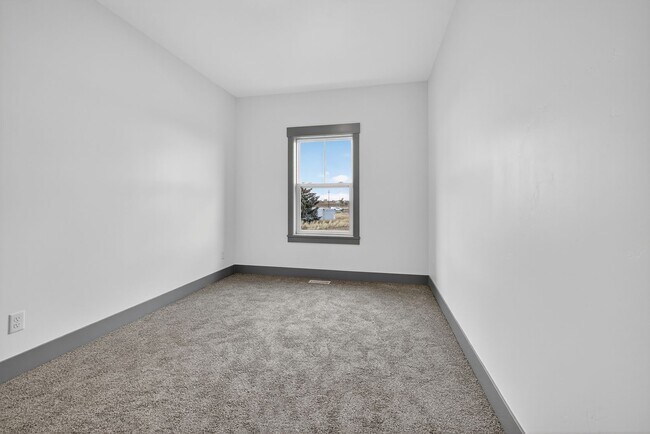 Building Photo - BRAND NEW TOWNHOME IN AMMON IDAHO 3 BED 2.5 BATH WITH 2 STALL GARAGE