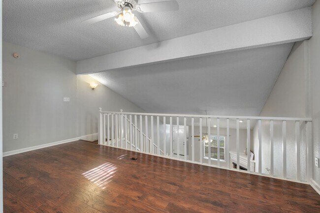 Building Photo - East Tallahassee Townhome