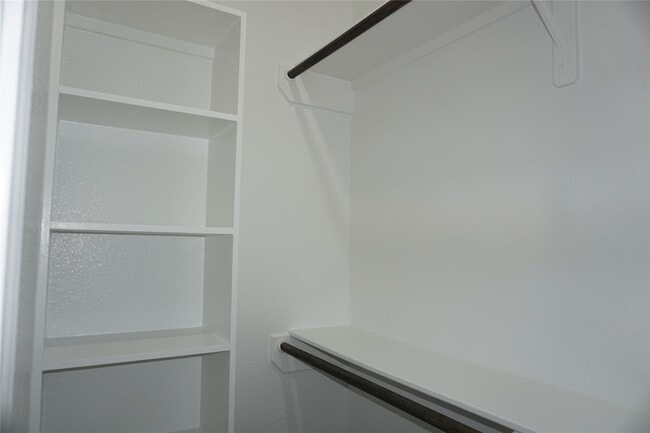 Building Photo - 9980 Calendar St