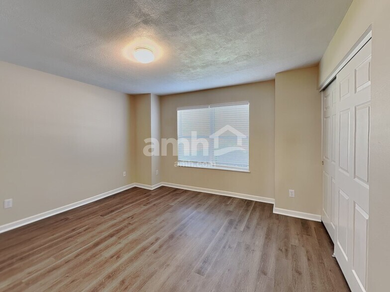 Building Photo - 322 Brookview Dr
