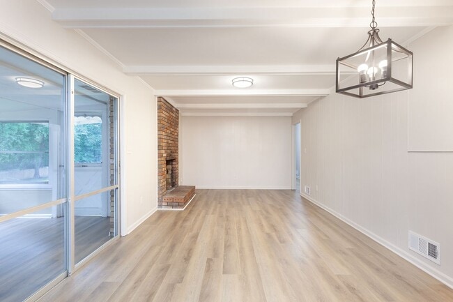 Building Photo - Newly Renovated 3bd/2ba Home w/ Sunroom and Large Backyard in Great Location!