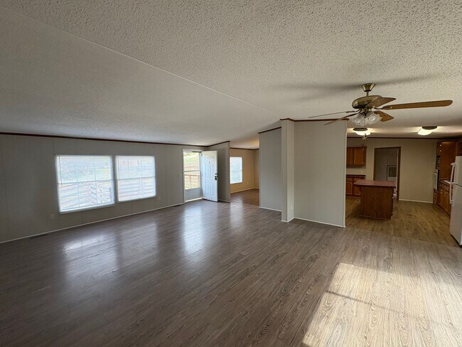 Building Photo - For Rent