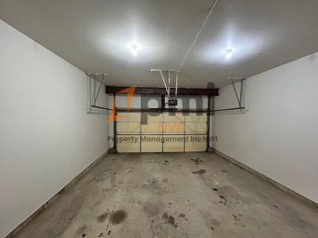 Building Photo - 4000 Silhavy Rd