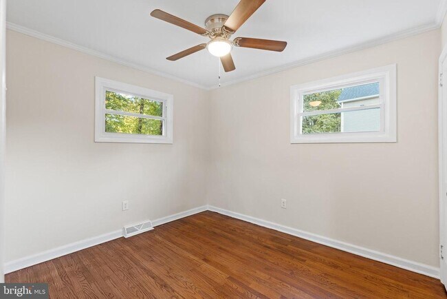 Building Photo - 705 Devon Rd