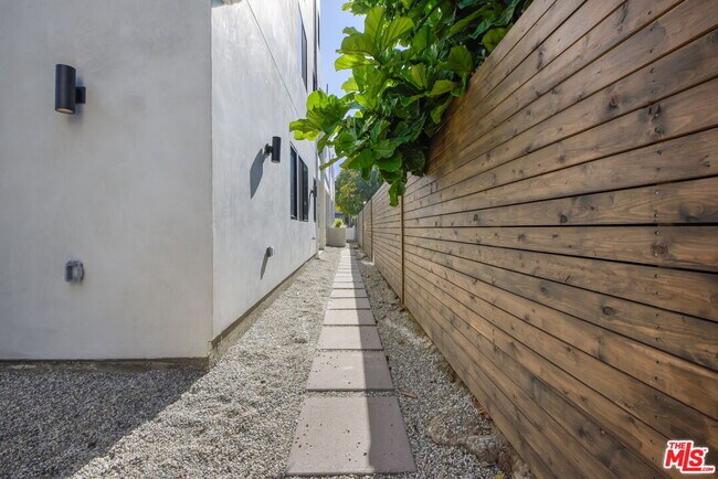 Building Photo - 2671 Benedict St