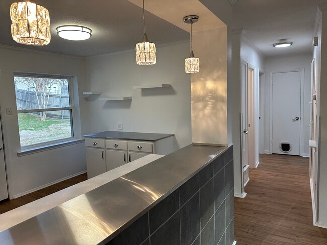 Building Photo - 8655 Ashcroft Ave