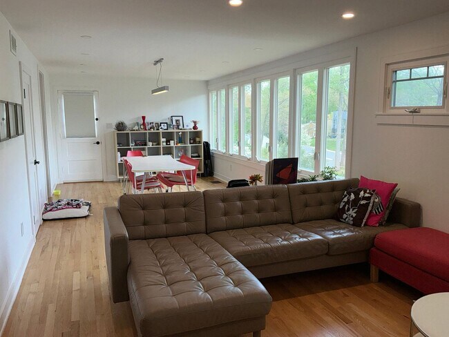 Building Photo - Fully remodeled 4BR 2.5BA colonial in 4 corners area of Silver Spring