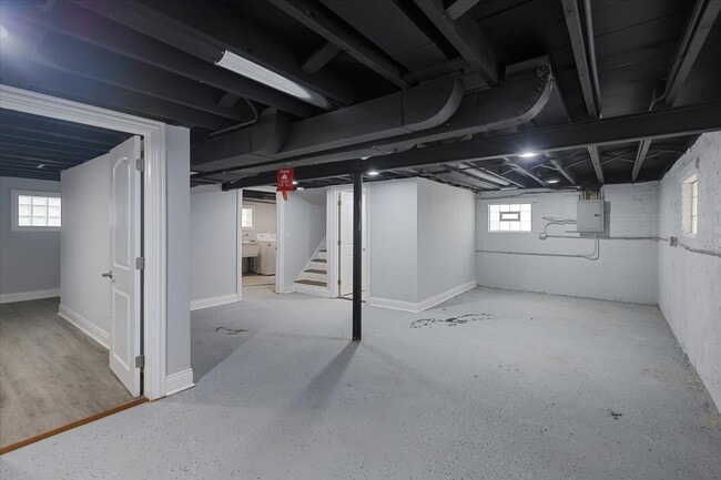 Building Photo - 9107 S Dante Ave