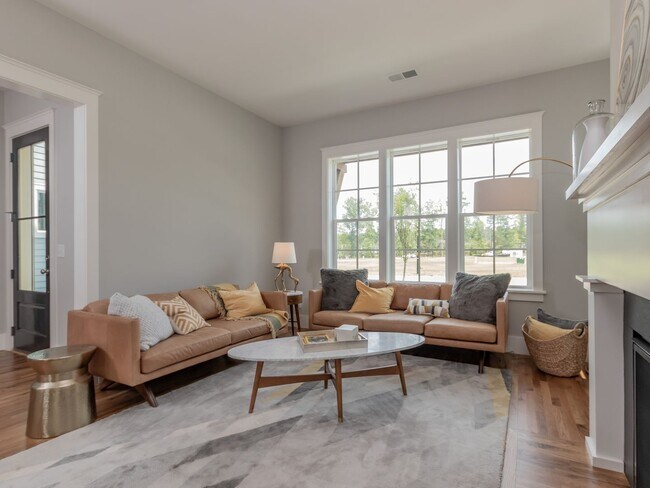Building Photo - WOW!! One of the best Locations in one of the most desired neighborhoods