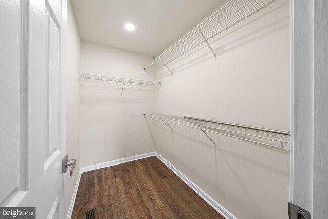 Building Photo - 154 Fieldstone Ct