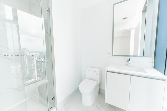 Building Photo - 700 NE 24th St