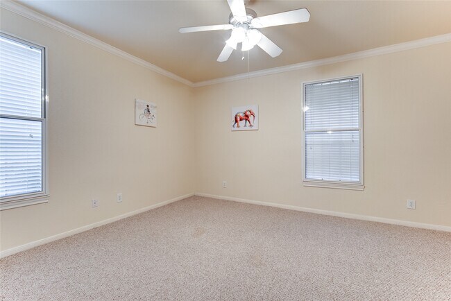 Building Photo - 2255 Braeswood Park Dr