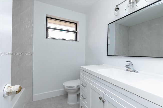 Building Photo - 2513 San Remo Cir