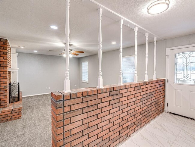 Building Photo - 305 Woodside Dr