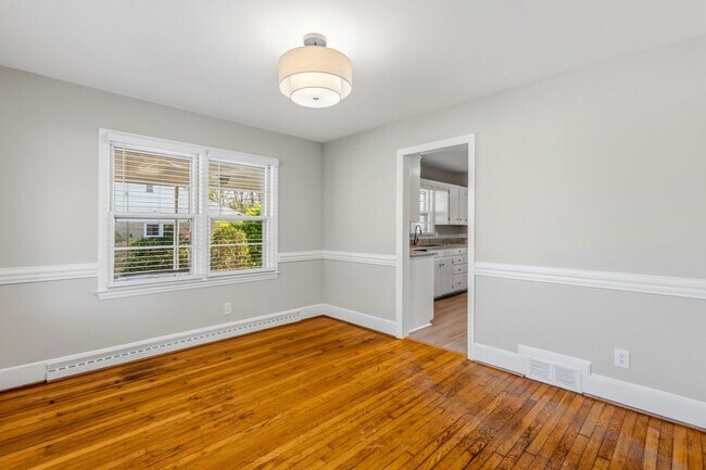 Building Photo - NW - Large Brick Ranch, Updated, Hardwoods, LR, DR, Den, Two Decorative Fire Places, Fenced, Stor...