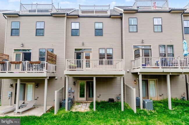 Building Photo - 3697 Ambrose Hills Rd