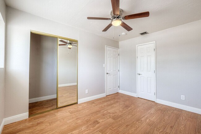 Building Photo - Three bedroom two bath home- fenced yard! - Castle Park