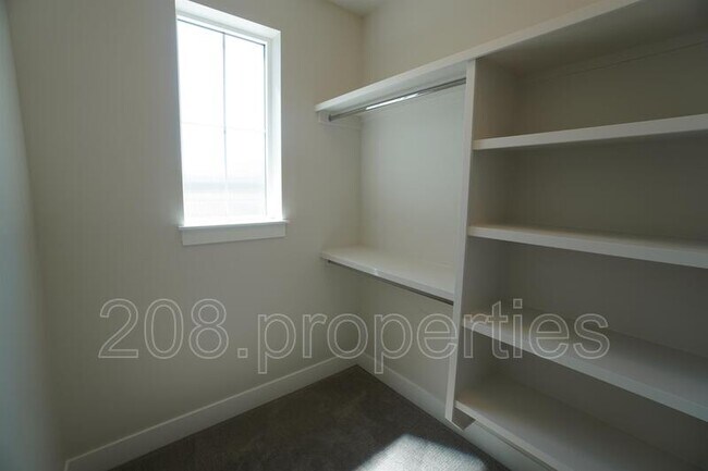 Building Photo - 3045 S Honeycomb Way