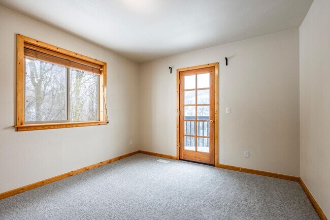 Building Photo - 115 Crestview Terrace