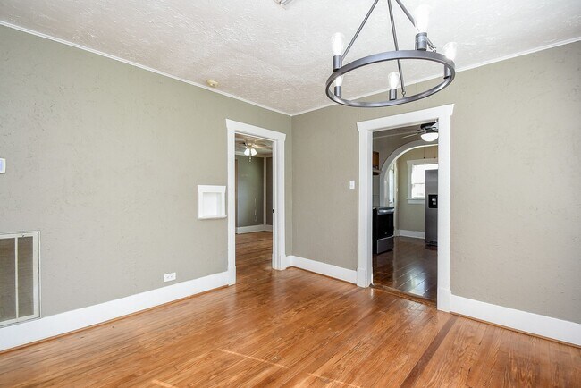 Building Photo - 8158 Niles St