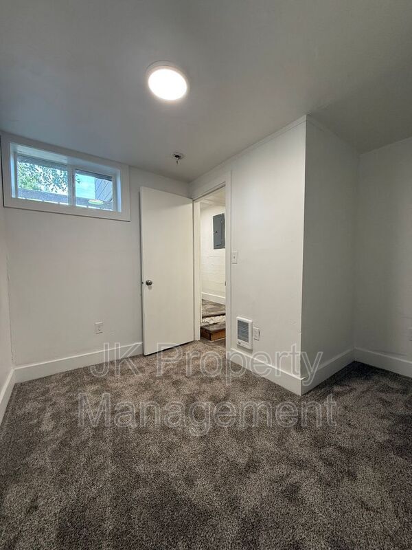 Building Photo - 601 5th Ave S