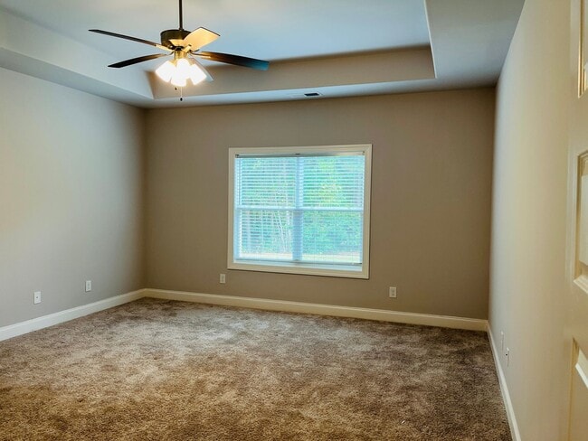 Building Photo - ***MOVE IN SPECIAL*** Wow! Perfect 4 bedro...