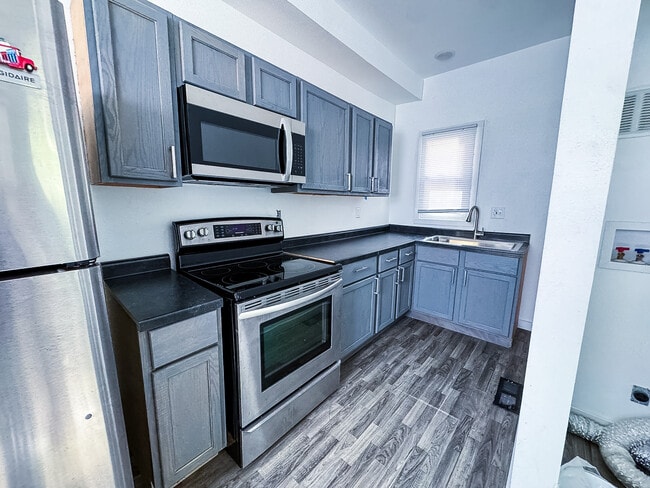 Building Photo - 1106 Portage Ave