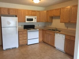 Building Photo - Clearwater Estates