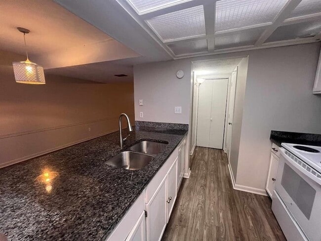 Building Photo - 214 Westwood Dr