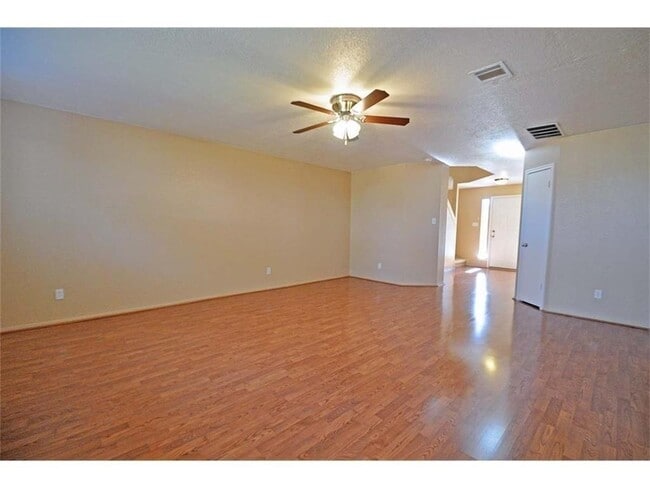 Building Photo - 1500 Sylvia Ln